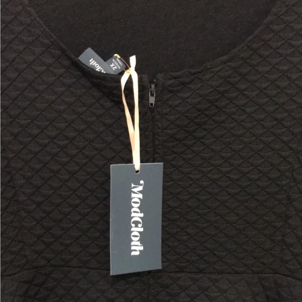 NWT MODCLOTH midi dress in black w/adorable side buttoning - Plus sized - Picture 3 of 5